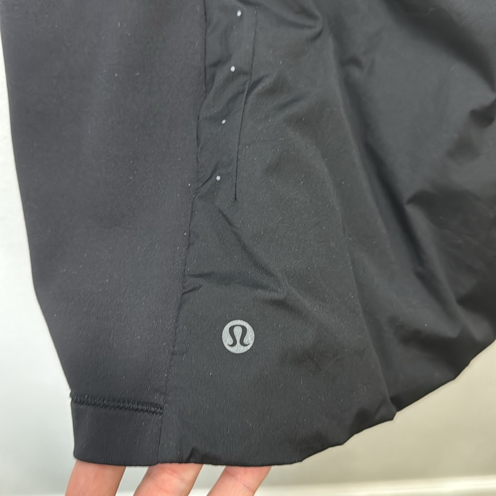 Lululemon down filled Black Sleeveless vest - Picture 5 of 7